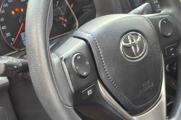 Used Toyota RAV4 2019 2.0L CVT Two-Wheel Drive Luxury Version China VI Standard
