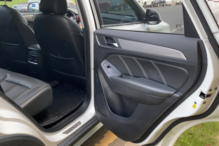 Used Roewe RX5 2016 20T Two-Wheel Drive Automatic Internet Smart Edition
