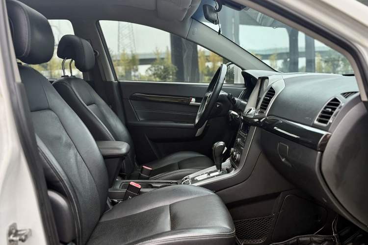 Used Chevrolet Captiva 2014 2.4L 4x4 Flagship Edition 7 Seats
