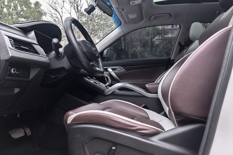 Used Geely Auto Emgrand X7 Sport 2022 1.8TD DCT Zhiya Trim