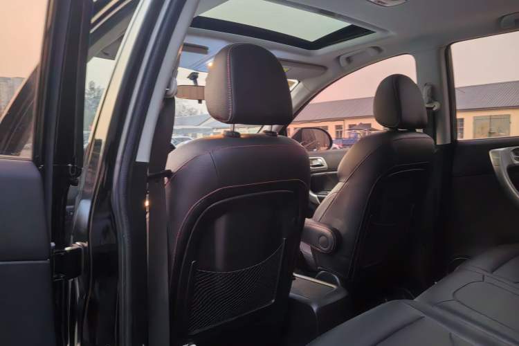 Used Haval H6 2016 Upgraded Model 1.5T Manual Two-Wheel Drive Elite Version
