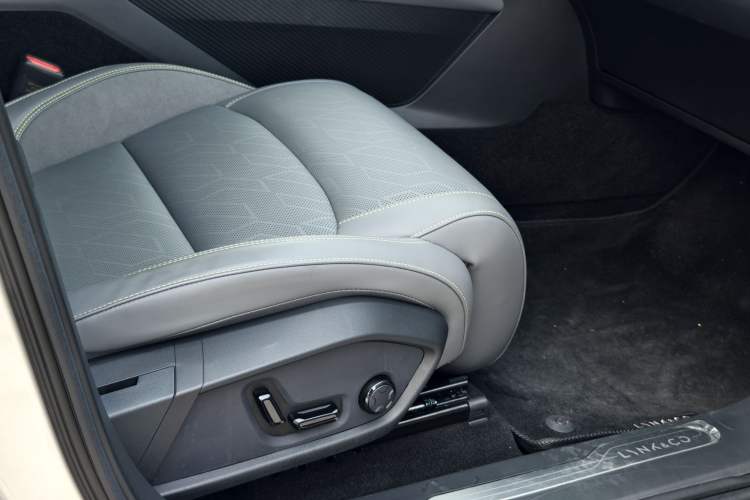 Used Lynk & Co 08 EM-P 2025 245km Ultra-Long Range Halo
