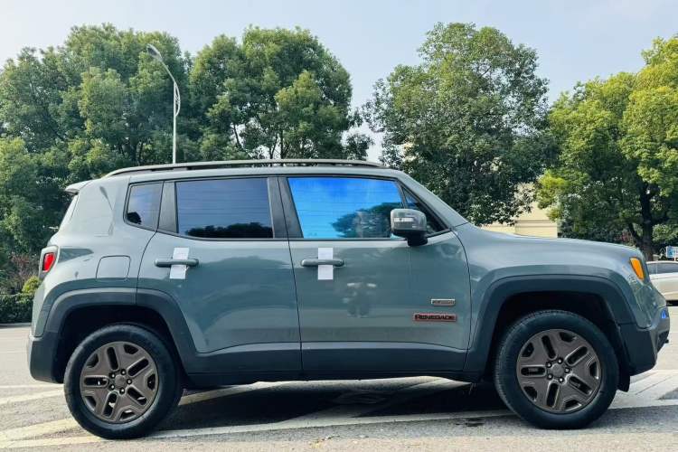 Used  Renegade 2016 2.0L Automatic Four-Wheel Drive 75th Anniversary Tribute Edition