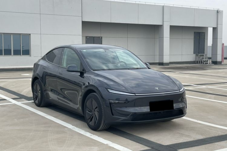 Used Tesla Model Y 2025 Long-Range All-Wheel-Drive Version

