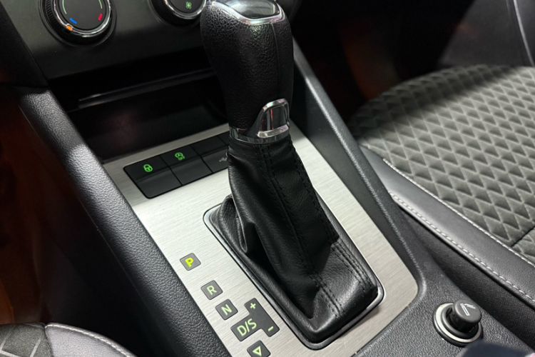 Used Skoda Octavia 2019 1.5L Automatic Smart Drive Luxury Edition China VI Standard
