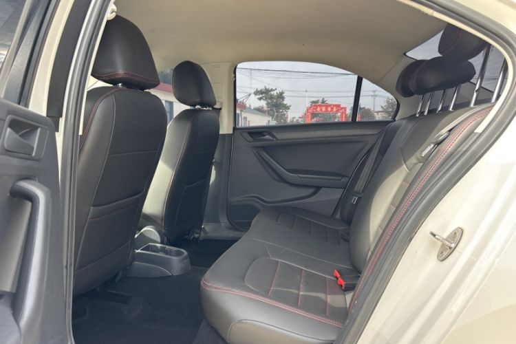 Used Volkswagen Jetta 2015 Zhuihui Edition 1.4L Manual Fashion Model
