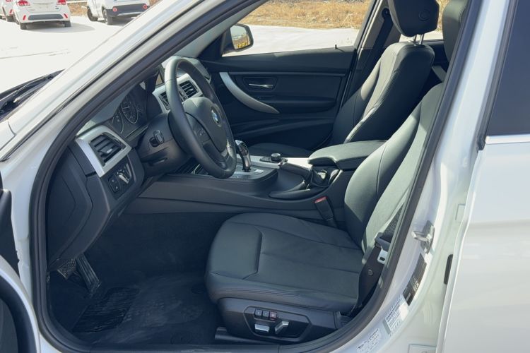 Used BMW 3 Series 2016 320Li Ambition Model
