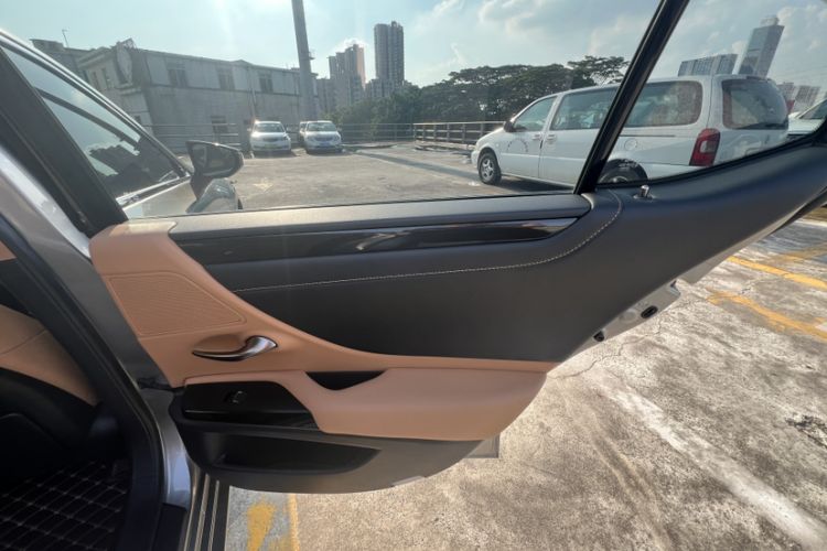 Used Lexus ES 2022 200 Excellence Edition
