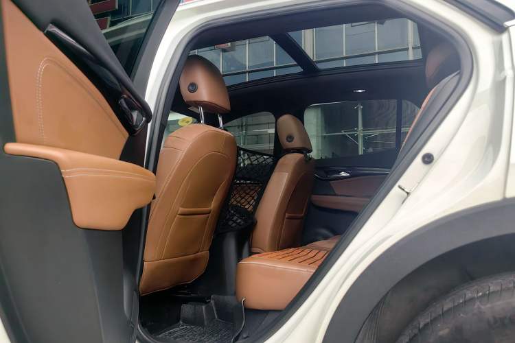 Used Buick Envision 2020 Encore S 652T Two-Wheel Drive Luxury Model
