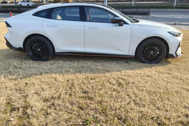 Used Changan UNI-V 2024 2.0T High-Performance Version
