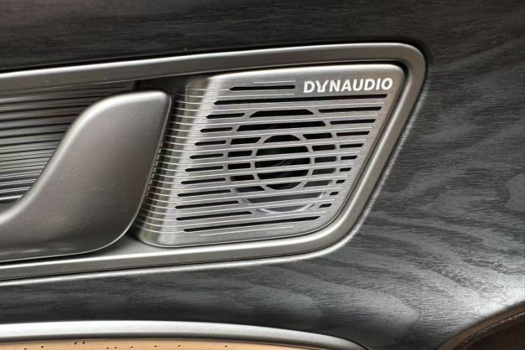 Used Denza D9 2024 DM-i 980 Four-Wheel Drive Prestige Model
