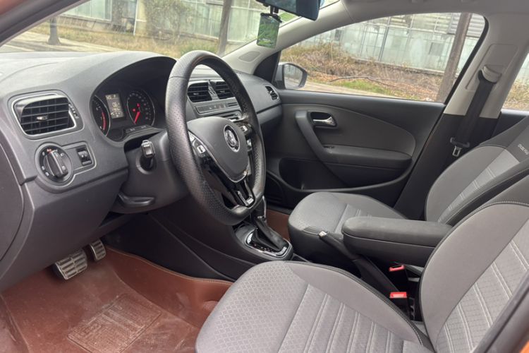 Used Volkswagen Polo 2016 1.6L Cross Polo Automatic
