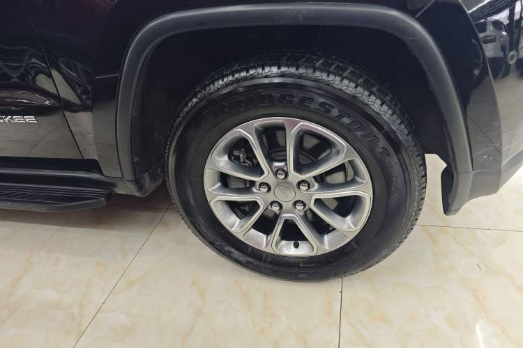 Used  Grand Cherokee 2014 3.6L Elite Navigation Edition
