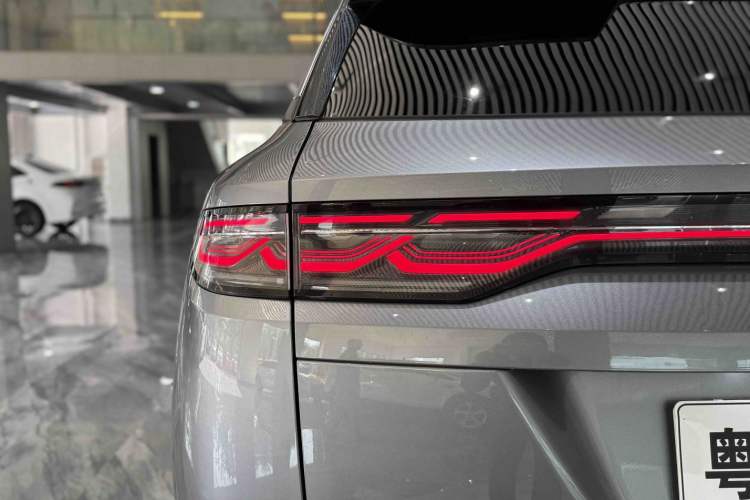 Used BYD Song L DM-i 2024 112 km Leading Edition
