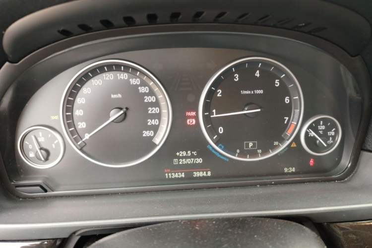 Used BMW 5 Series 2014 525Li Leading Model
