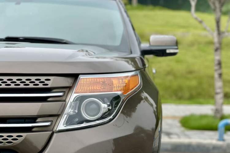 Used Ford Explorer 2013 3.5L Deluxe Model
