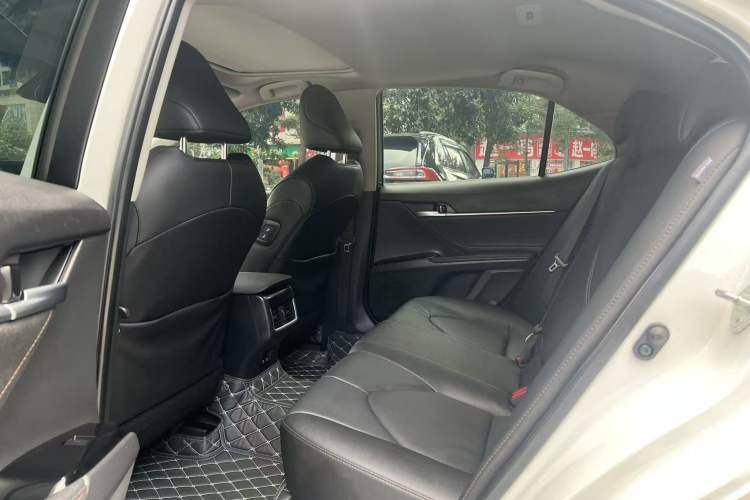 Used Toyota Camry 2021 2.0G Luxury Edition
