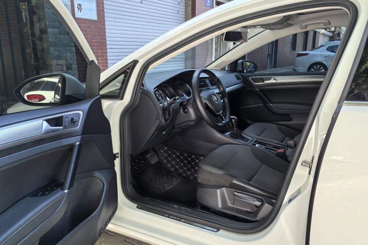 Used Volkswagen Golf 2018 1.6L Automatic Comfort Model
