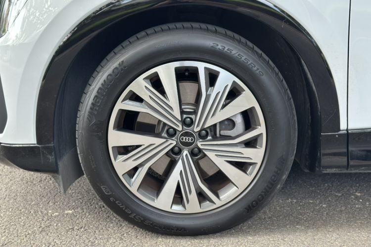 Used Audi Q5 e-tron 2023 40 e-tron Shining Edition Mecha Kit
