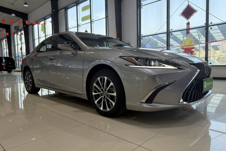Used Lexus ES 2022 300h Excellence Edition
