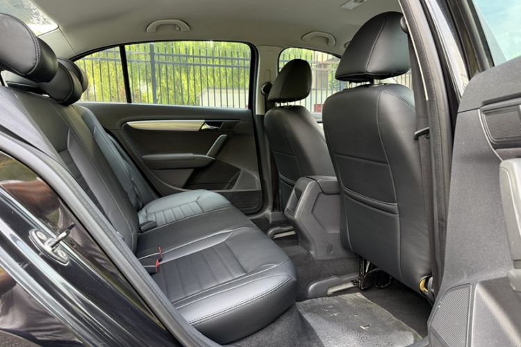 Used Volkswagen Lavida 2013 Revised Classic 1.6L Manual Fashion Edition
