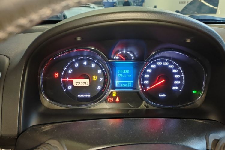 Used Chevrolet Captiva 2015 2.4L 4x4 Flagship Edition 7-Seater
