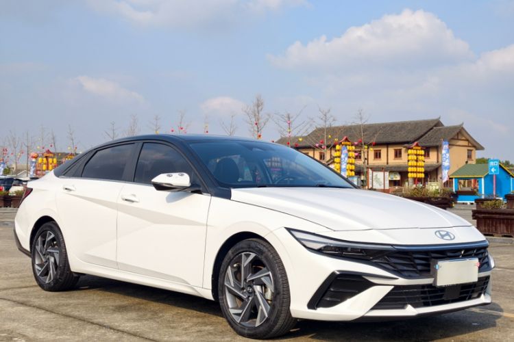 Used Hyundai Elantra 2023 1.5L CVT LUX Prestige Edition
