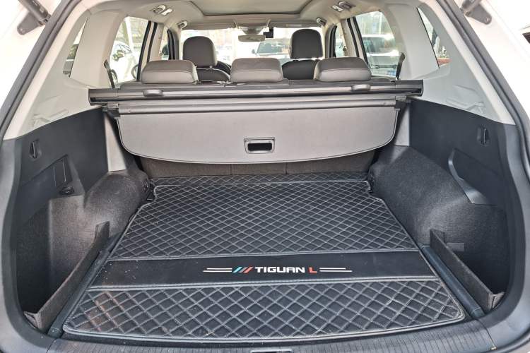 Used Volkswagen Tiguan L 2022 330TSI Automatic Two-Wheel Drive R-Line Flagship Edition
