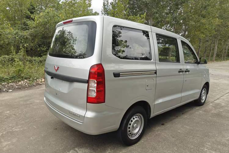 Used Wuling Hongguang V 2019 1.5L Jingqu Version China VI LAR
