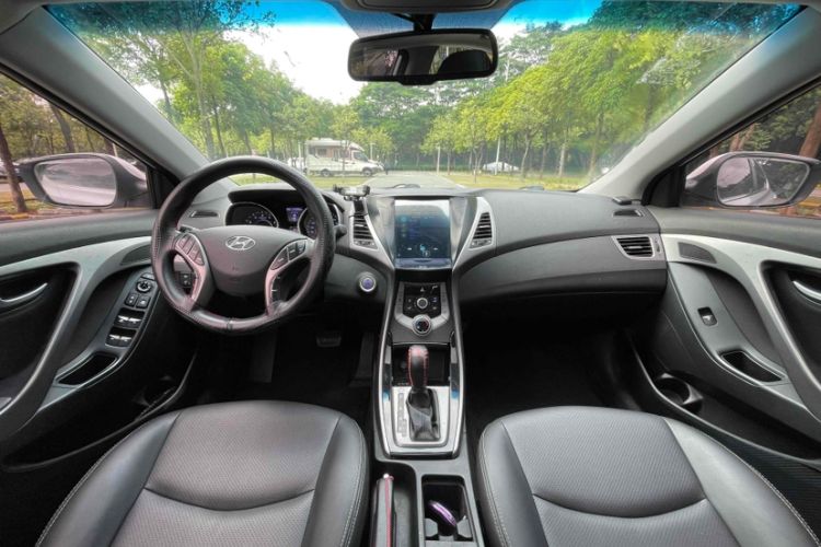 Used Hyundai Elantra 2015 1.6L Automatic Leading Model
