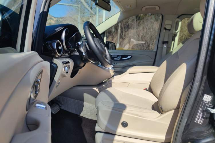 Used Mercedes-Benz V-Class 2016 V 260 L Prestige Extended Edition
