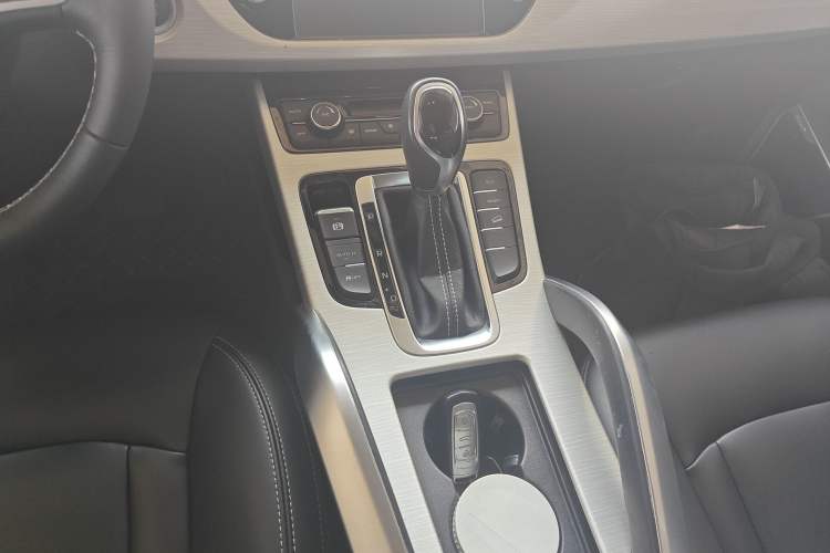 Used Geely Auto Emgrand X7 Sport 2018 1.8TD Automatic Two-Wheel Drive Zhiya Model
