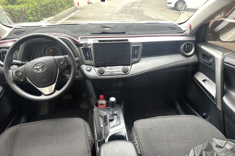 Used Toyota RAV4 2016 2.0L CVT Two-Wheel Drive Fashion Edition China V Standard
