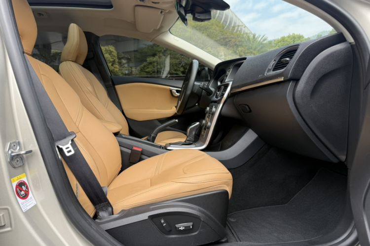 Used Volvo V40 2018 T3 Zhiya Edition