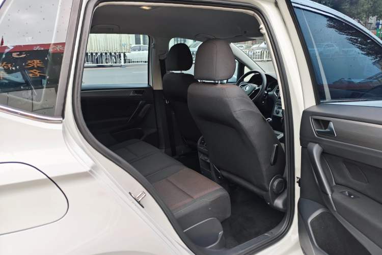 Used Volkswagen Golf Sportsvan 2016 1.6L manual Comfort trim level