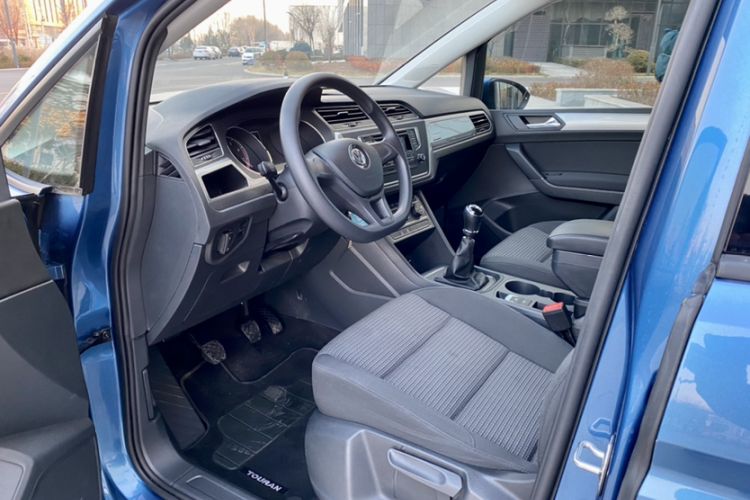 Used Volkswagen Touran 2016 Volkswagen Touran L 280TSI Manual Trend Edition
