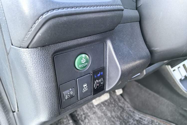 Used Honda Vezel 2015 1.8L CVT 2WD Elite Model
