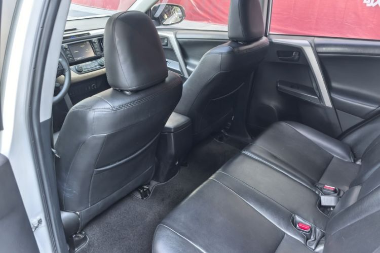 Used Toyota RAV4 2016 2.0L CVT Two-Wheel Drive Fashion Edition China V Standard
