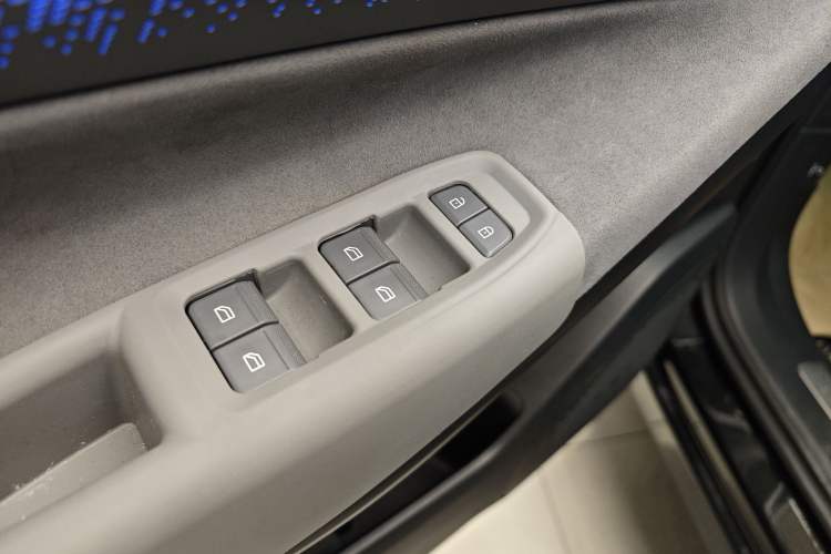 Used Lynk & Co 08 EM-P 2023 120km Long-Range Halo