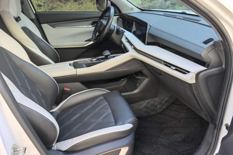 Used Changan CS75 PLUS 2023 3rd Generation 1.5T Automatic Prestige Model
