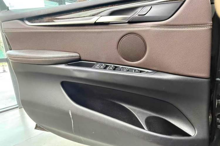 Used BMW X5 2015 xDrive28i
