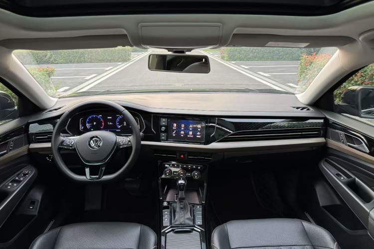 Used Volkswagen Passat 2019 330TSI Luxury Edition China VI Standard
