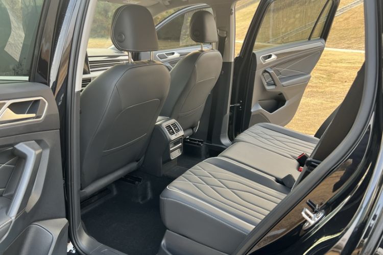 Used Volkswagen Tiguan L 2024 Outstanding Model 300TSI Automatic Two-Wheel Drive Longteng Edition