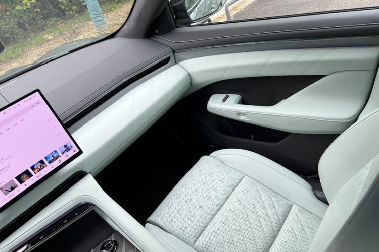 Used Zeekr 001 2025 WE Edition 100 kWh Rear-Wheel Drive
