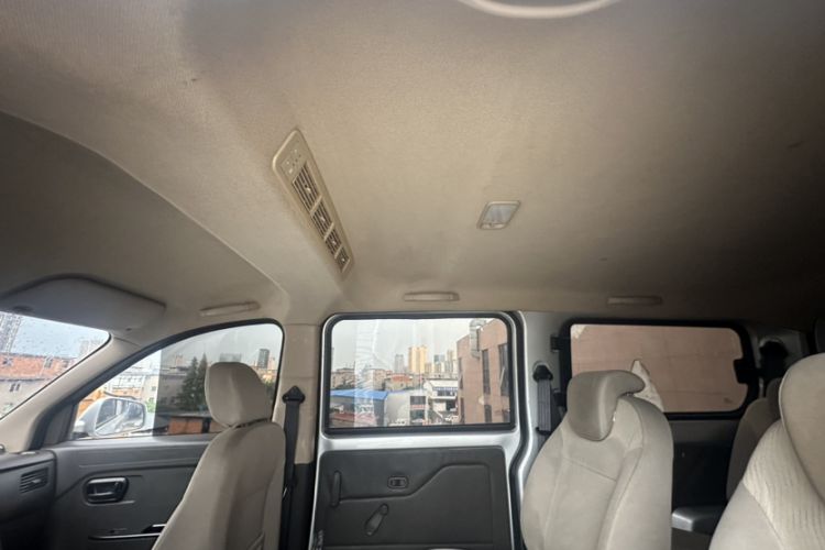 Used Wuling Rongguang V 2018 1.5L Standard Version
