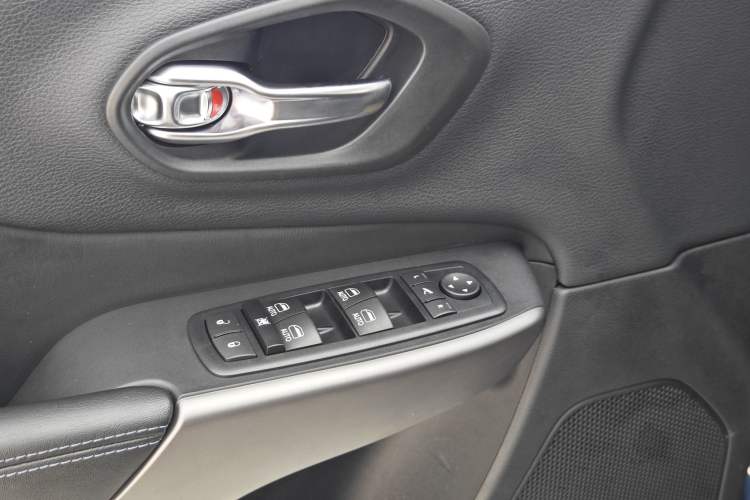 Used  Cherokee 2019 2.0L 2WD Premium Edition China VI