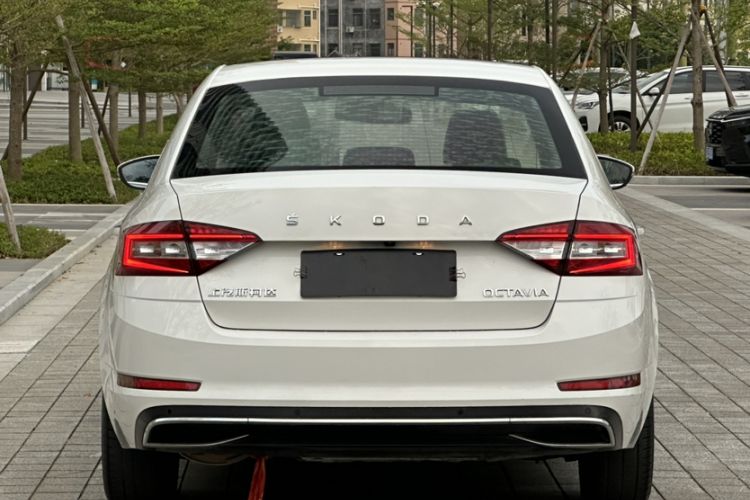 Used Skoda Octavia 2019 1.5L Automatic Smart Drive Luxury Edition China VI Standard