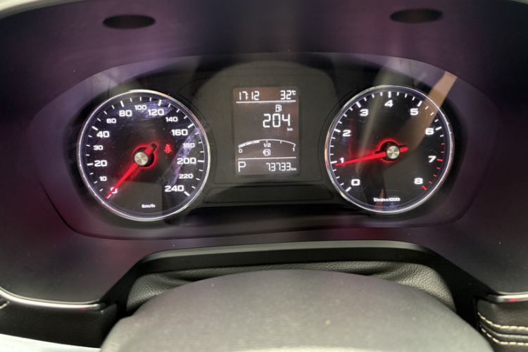 Used Roewe RX5 2016 20T Two-Wheel Drive Automatic Internet Smart Edition
