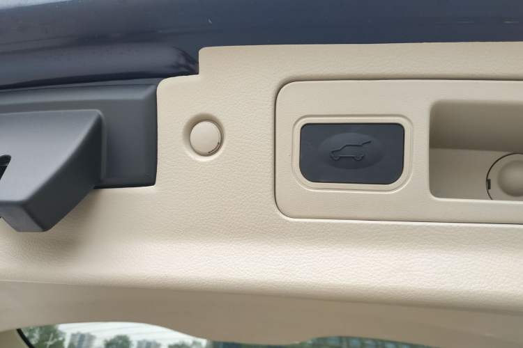 Used Buick GL8 2014 3.0L GT Luxury Business Haoya Edition
