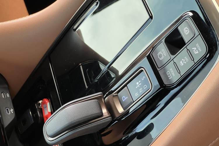 Used Toyota Alphard 2024 Dual-Engine 2.5L Prestige Edition
